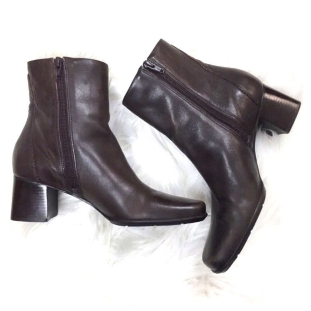 BROWN LEATHER ANKLE BOOTS (NATURALIZER)